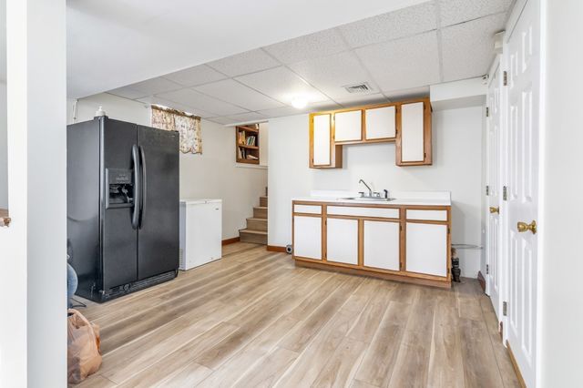 7 Royal Dr, Methuen, MA 01844