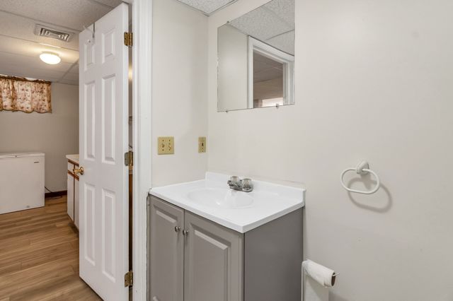 7 Royal Dr, Methuen, MA 01844
