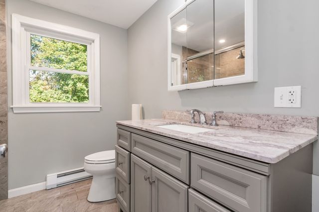 7 Royal Dr, Methuen, MA 01844