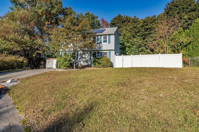 7 Royal Dr, Methuen, MA 01844