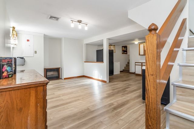 7 Royal Dr, Methuen, MA 01844