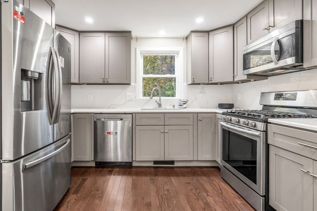 7 Royal Dr, Methuen, MA 01844