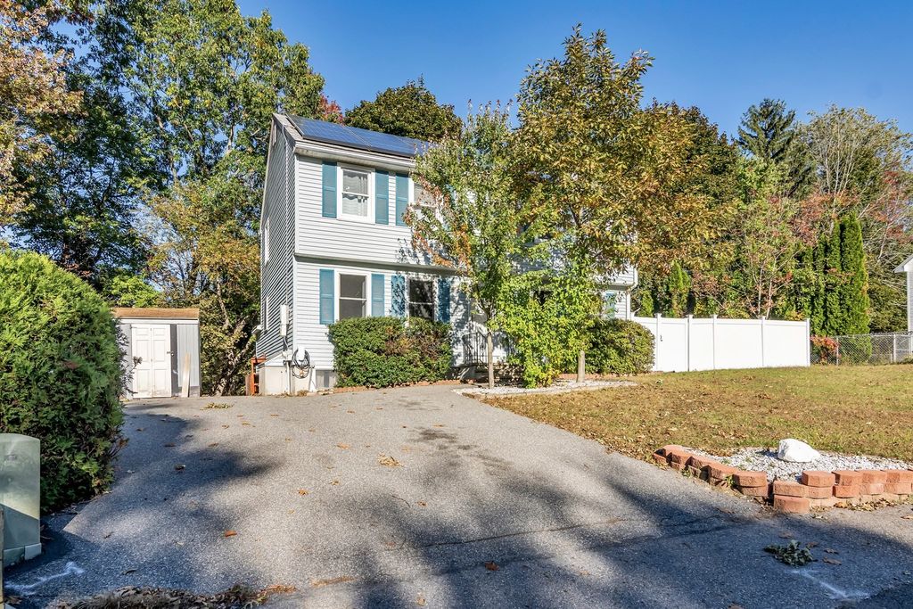 7 Royal Dr, Methuen, MA 01844