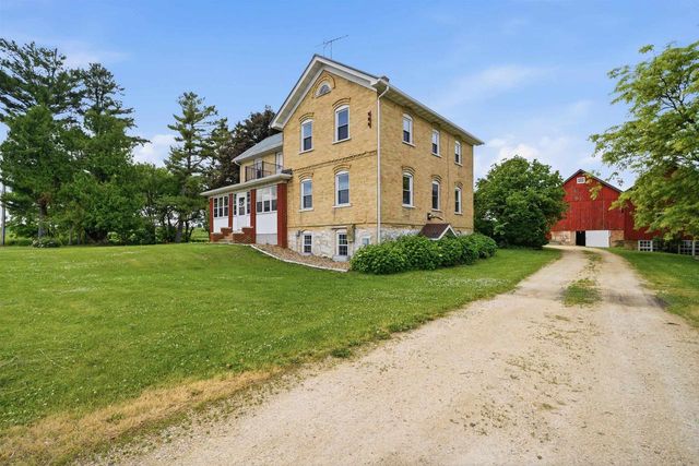W3536 Highway 33, Horicon, WI 53032