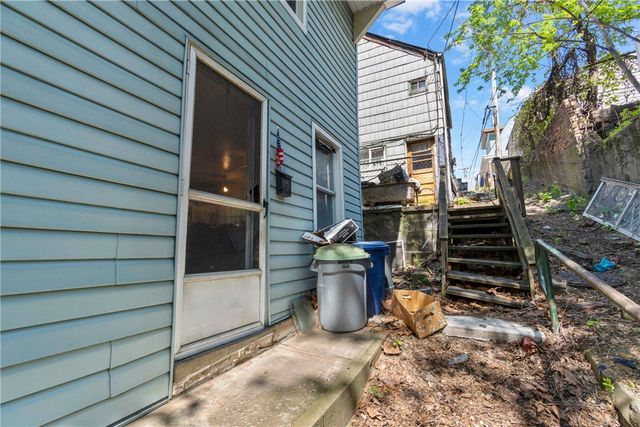 1340 Herman St, Troy Hill, PA 15212