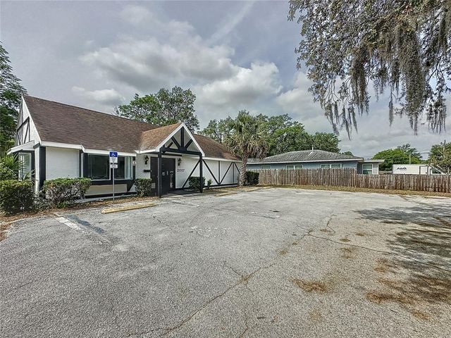 2017 W MAIN STREET, Leesburg, FL 34748