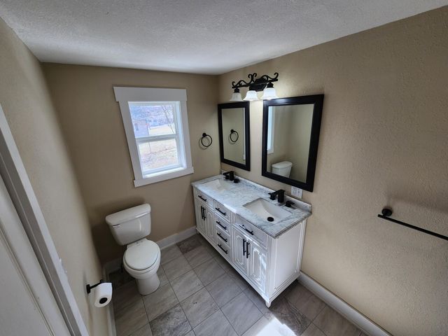 106 Mountain Street, Cassville, MO 65625