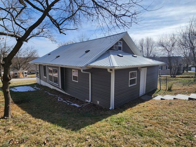 106 Mountain Street, Cassville, MO 65625