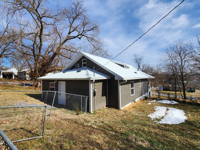 106 Mountain Street, Cassville, MO 65625