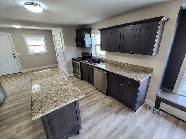 106 Mountain Street, Cassville, MO 65625