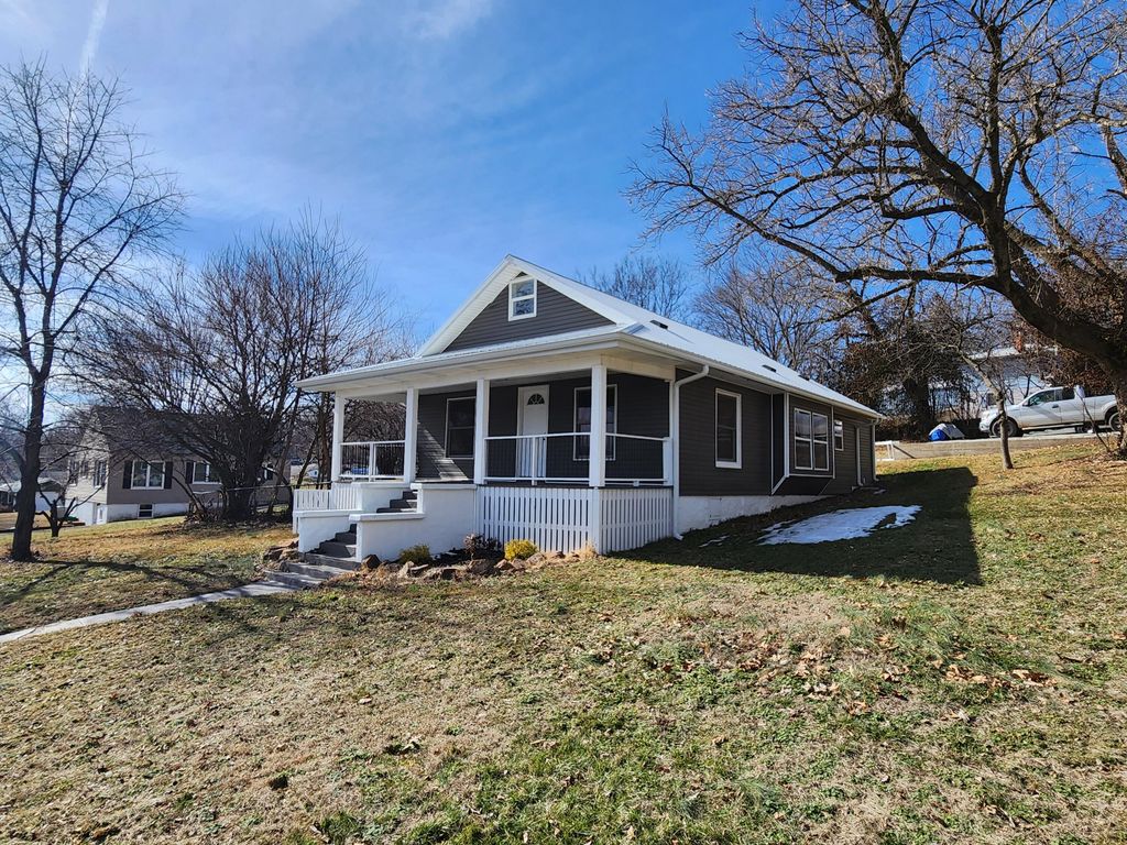 106 Mountain Street, Cassville, MO 65625