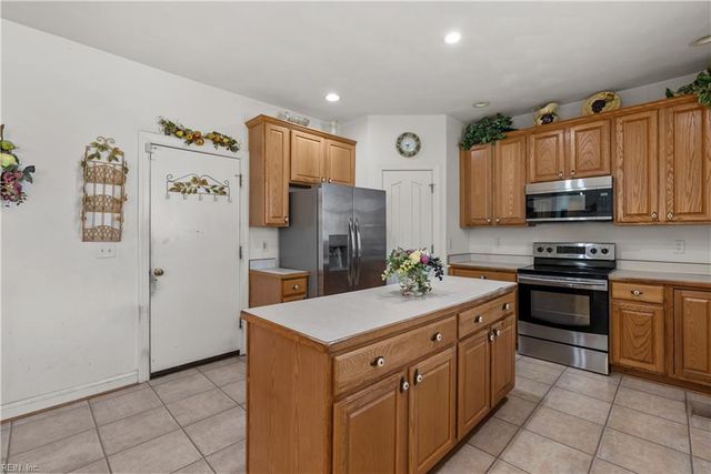 566 Cardamon DR, Virginia Beach, VA 23464