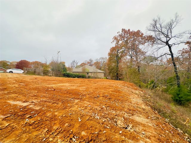 110 Elmwood Court, Palestine, TX 75801