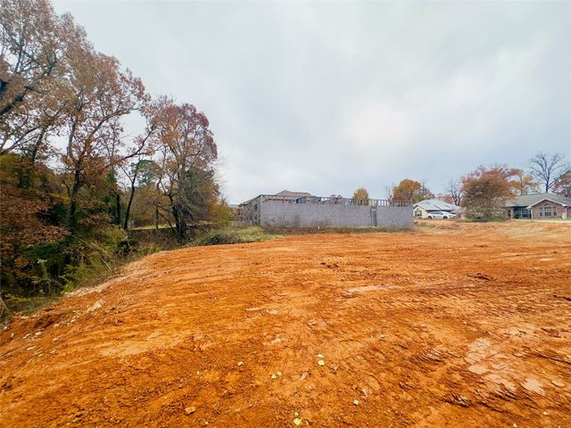 110 Elmwood Court, Palestine, TX 75801