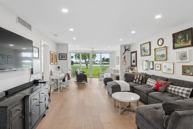 157 Atlantis Boulevard 103, Atlantis, FL 33462