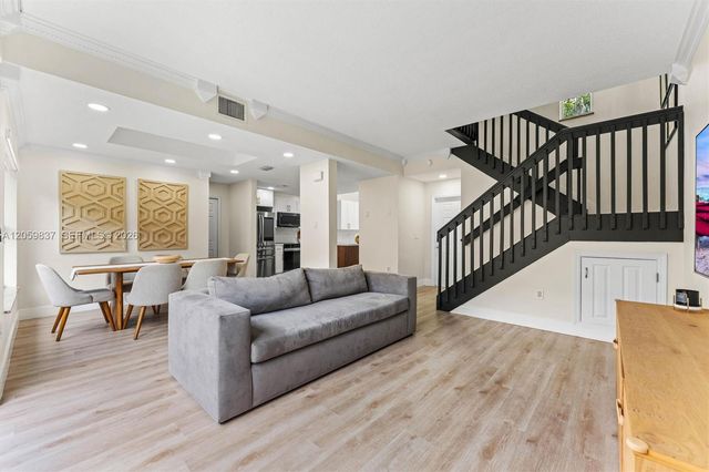 8424 NW 141st Ln 4307, Miami Lakes, FL 33016