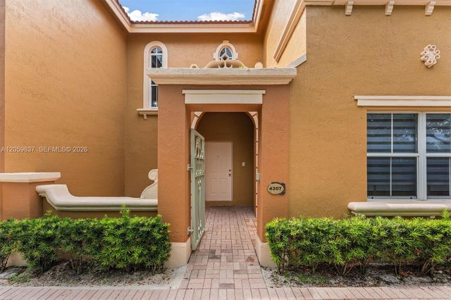 8424 NW 141st Ln 4307, Miami Lakes, FL 33016
