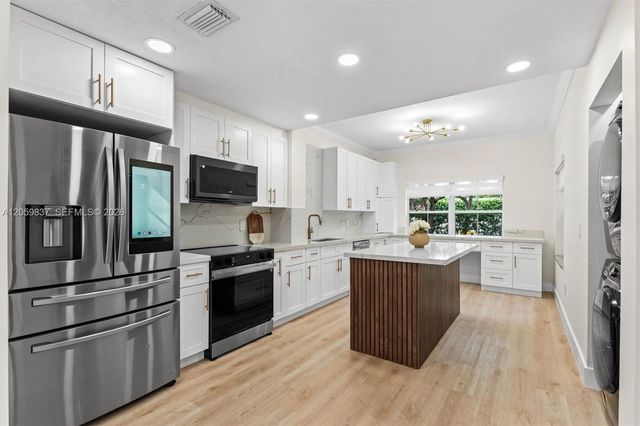 8424 NW 141st Ln 4307, Miami Lakes, FL 33016