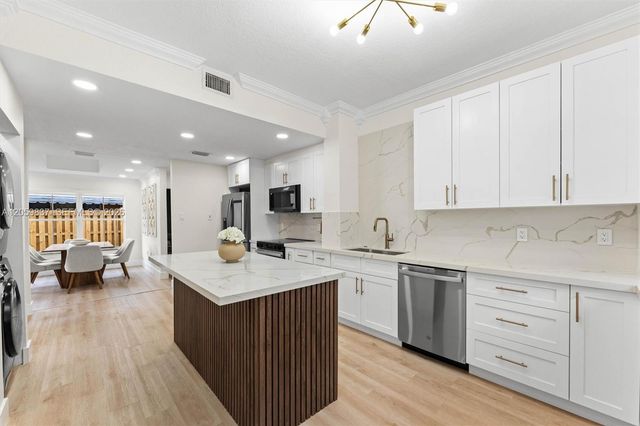8424 NW 141st Ln 4307, Miami Lakes, FL 33016