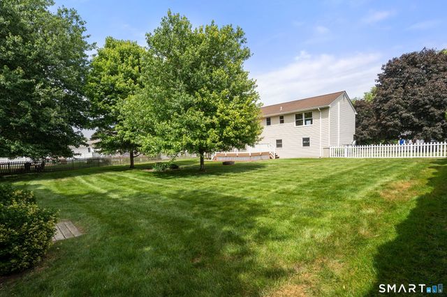 12 South Meadow Lane, Enfield, CT 06082