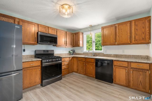 12 South Meadow Lane, Enfield, CT 06082