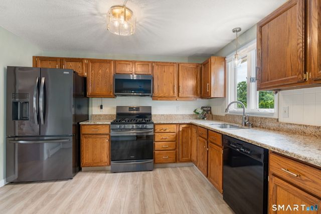 12 South Meadow Lane, Enfield, CT 06082