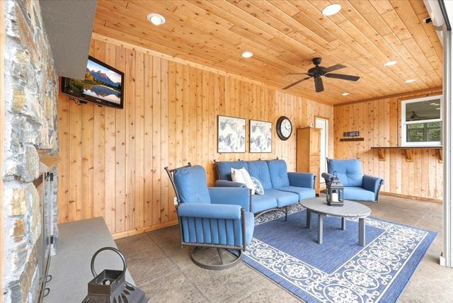 1801 Grey Fox Lane, Hudson, WI 54016