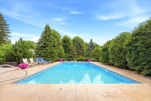 1801 Grey Fox Lane, Hudson, WI 54016