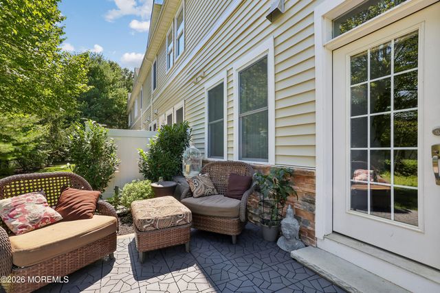 112 Hedgerow Lane, Manalapan, NJ 07726