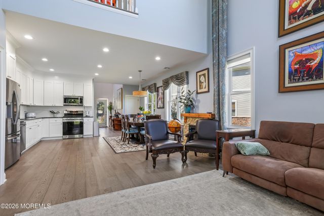 112 Hedgerow Lane, Manalapan, NJ 07726