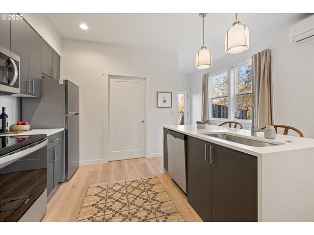 5053 Ne 47TH Pl, Portland, OR 97218