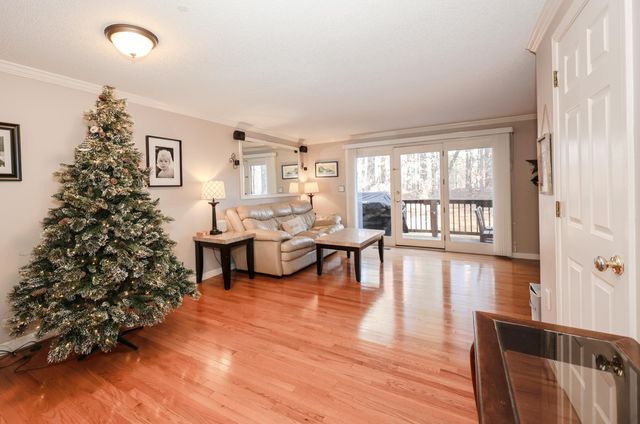 39 Bartemus Trail, Nashua, NH 03063