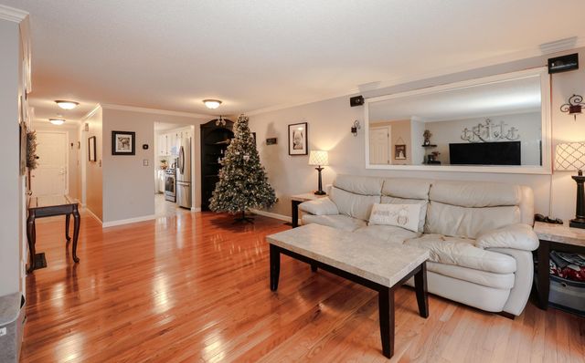 39 Bartemus Trail, Nashua, NH 03063