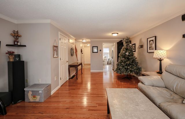 39 Bartemus Trail, Nashua, NH 03063