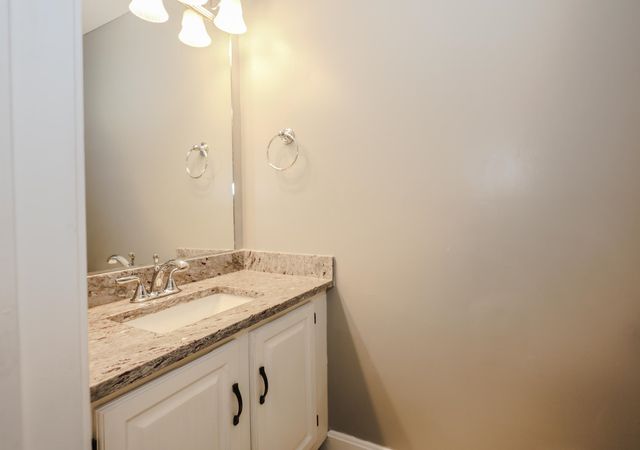 39 Bartemus Trail, Nashua, NH 03063