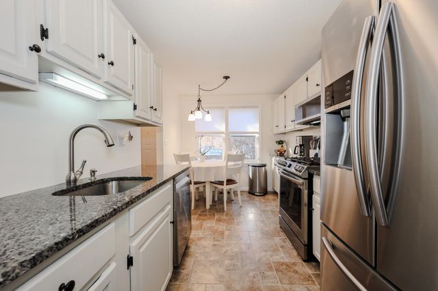 39 Bartemus Trail, Nashua, NH 03063