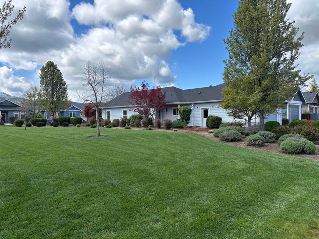 1160 Boulder Ridge Street, Central Point, OR 97502