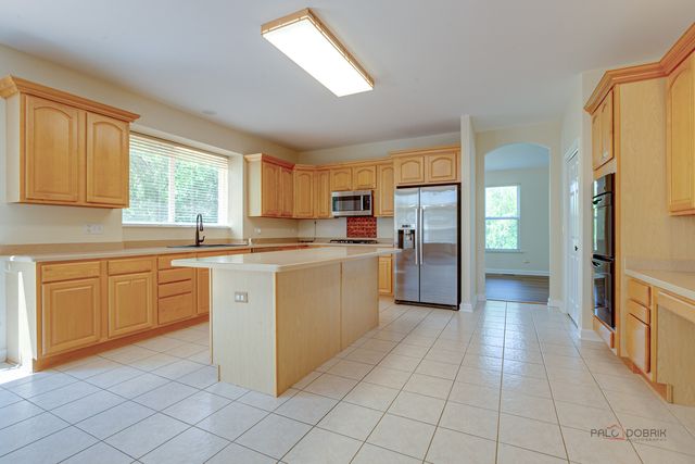2224 Cathedral Court, Gurnee, IL 60031