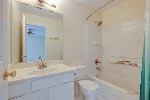 2224 Cathedral Court, Gurnee, IL 60031