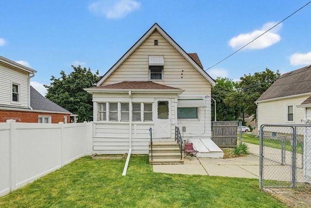 1957 S 89th STREET, West Allis, WI 53227