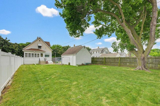 1957 S 89th STREET, West Allis, WI 53227