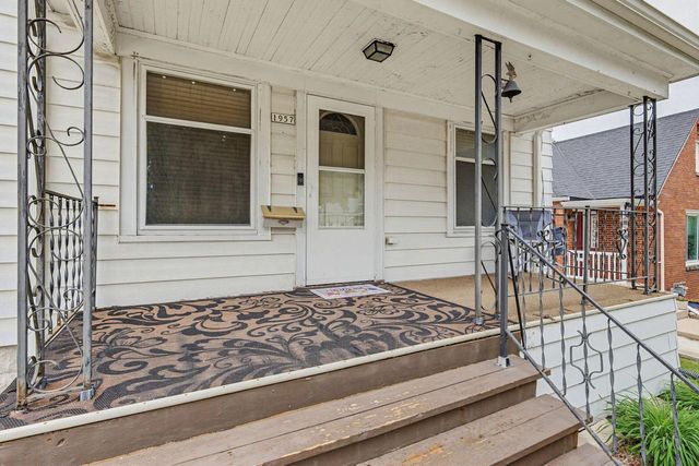1957 S 89th STREET, West Allis, WI 53227