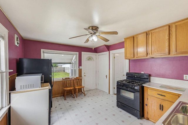 1957 S 89th STREET, West Allis, WI 53227
