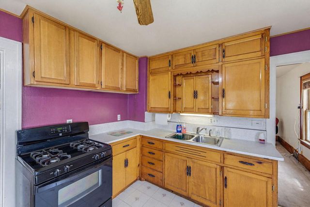 1957 S 89th STREET, West Allis, WI 53227