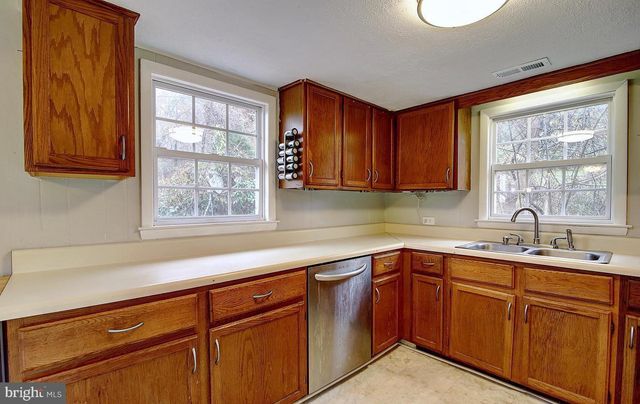 13096 FURNACE MOUNTAIN RD, Lovettsville, VA 20180