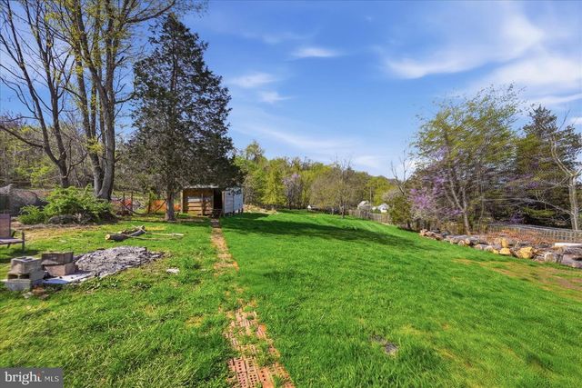 13096 FURNACE MOUNTAIN RD, Lovettsville, VA 20180