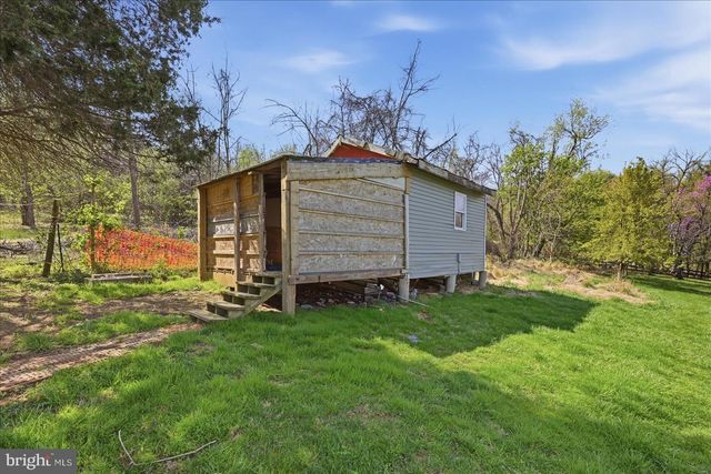 13096 FURNACE MOUNTAIN RD, Lovettsville, VA 20180