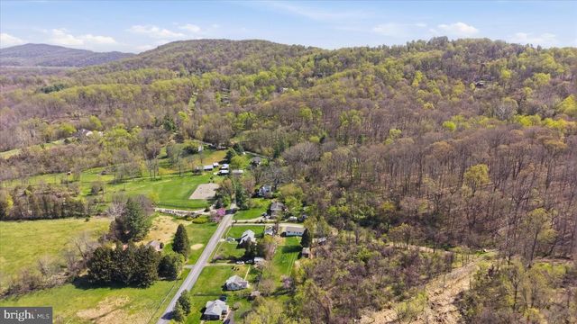 13096 FURNACE MOUNTAIN RD, Lovettsville, VA 20180