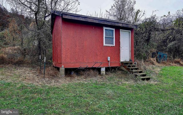 13096 FURNACE MOUNTAIN RD, Lovettsville, VA 20180