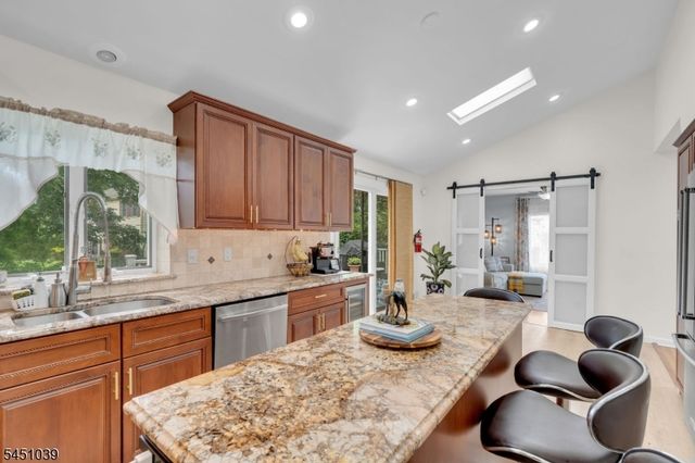 7 Hoagland Ct, Bridgewater Twp., NJ 08807